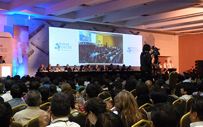 Entre Pares 2014 reúne a más de 2,300 asistentes en el Poliforum León