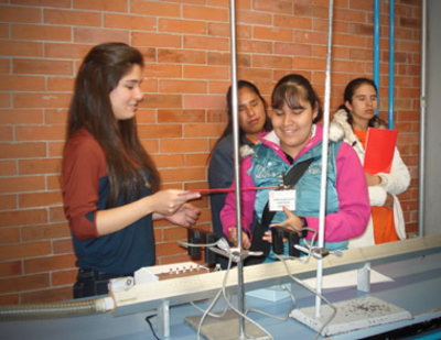 Crean libro en braille sobre química experimental