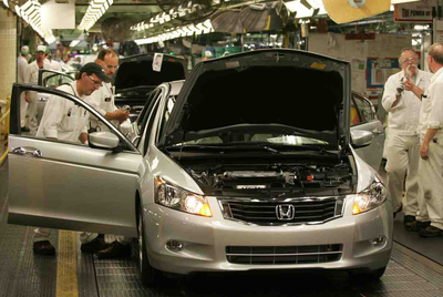 Industria automotriz mexicana debe pasar de proveedor a productor, dice investigador